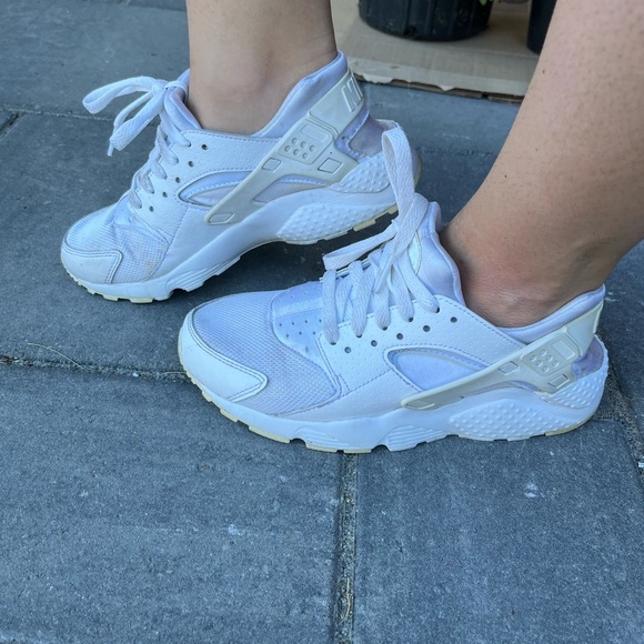 NIKE white huarache sneakers - size 5Y / US6.5 - Picture 3 of 14